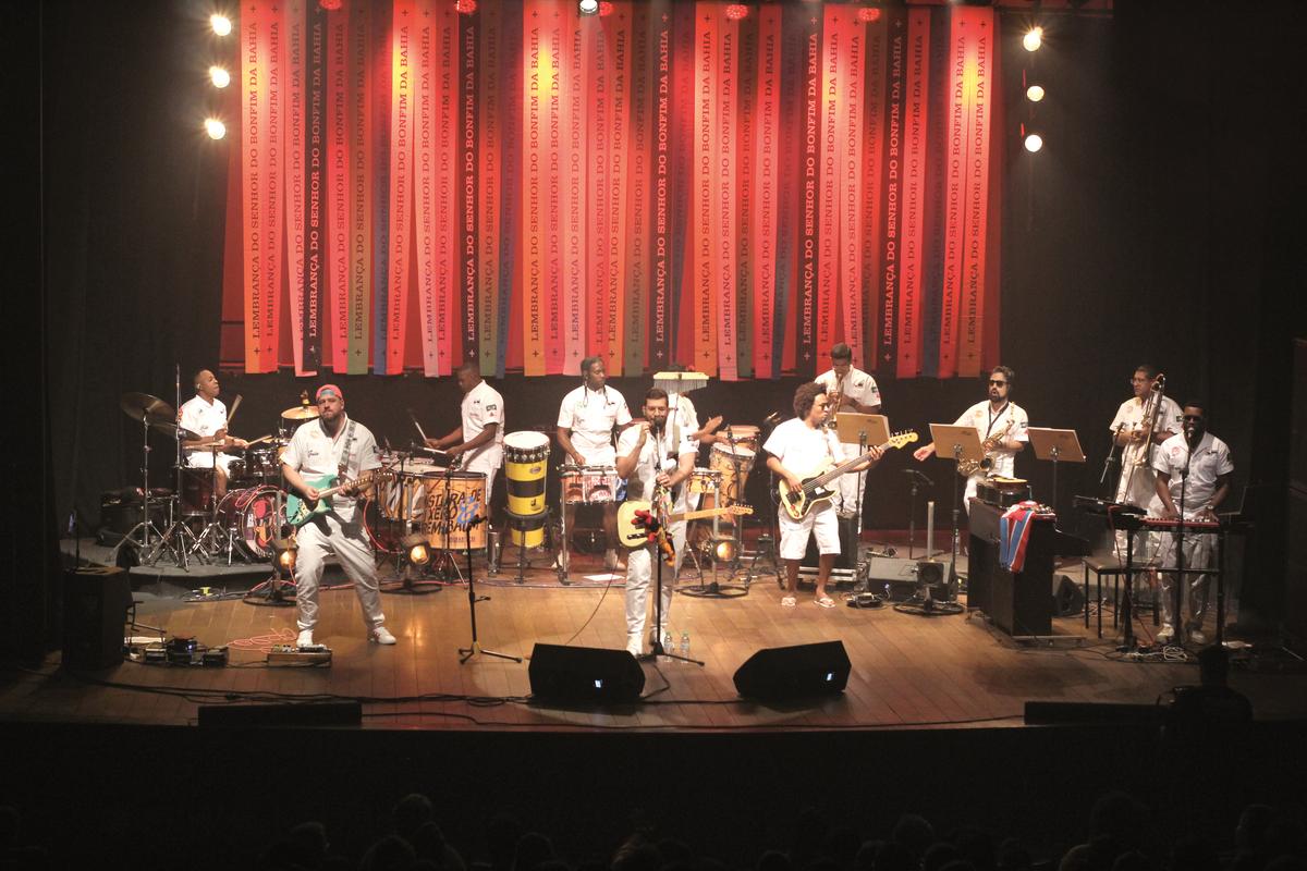 Mané Galinha arrasou no fim de semana, em sua apresentação no Teatro Sesi. Os meninos levantaram o público que prestigiou a banda Uberabense, que é sinônimo de sucesso (Foto/Arquivo pessoal)