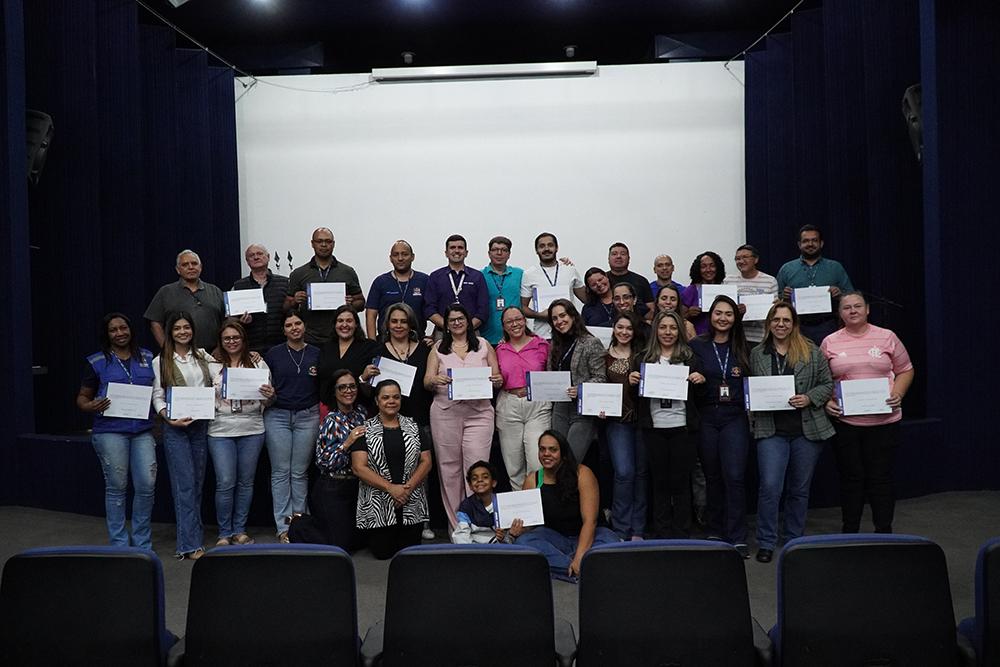 Solenidade de entrega de diplomas aconteceu na sexta-feira, no anfiteatro do Centro Administrativo Municipal (Foto/Divulgação)