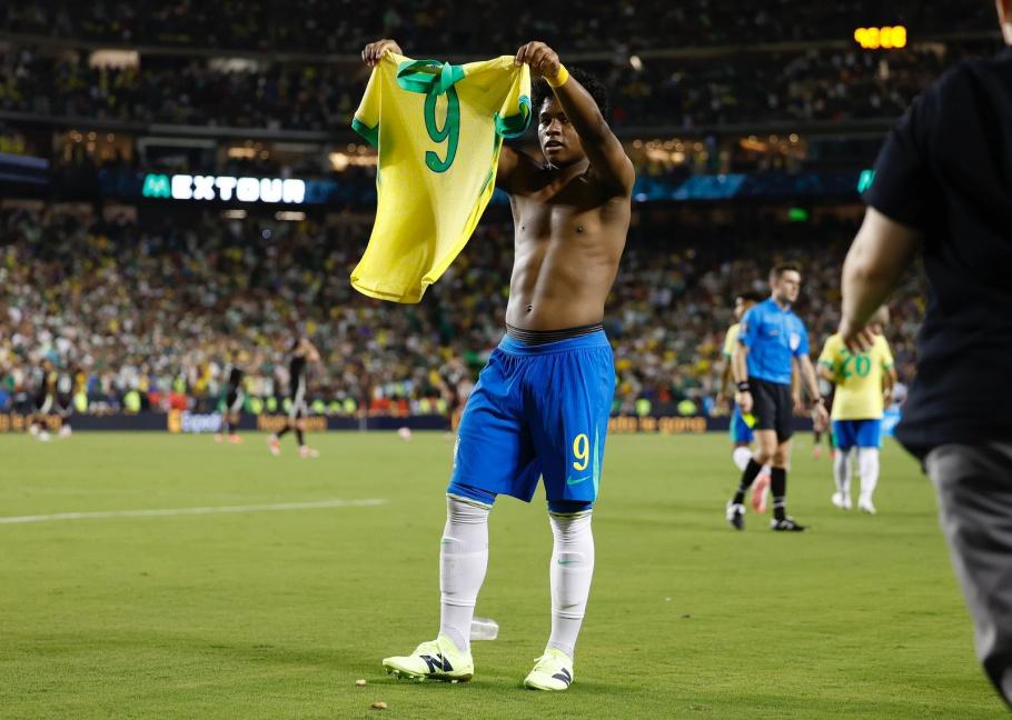 Endrick jogará com a camisa 9 e Vini JR com a camisa número 7 (Foto/Rafael Ribeiro/CBF)