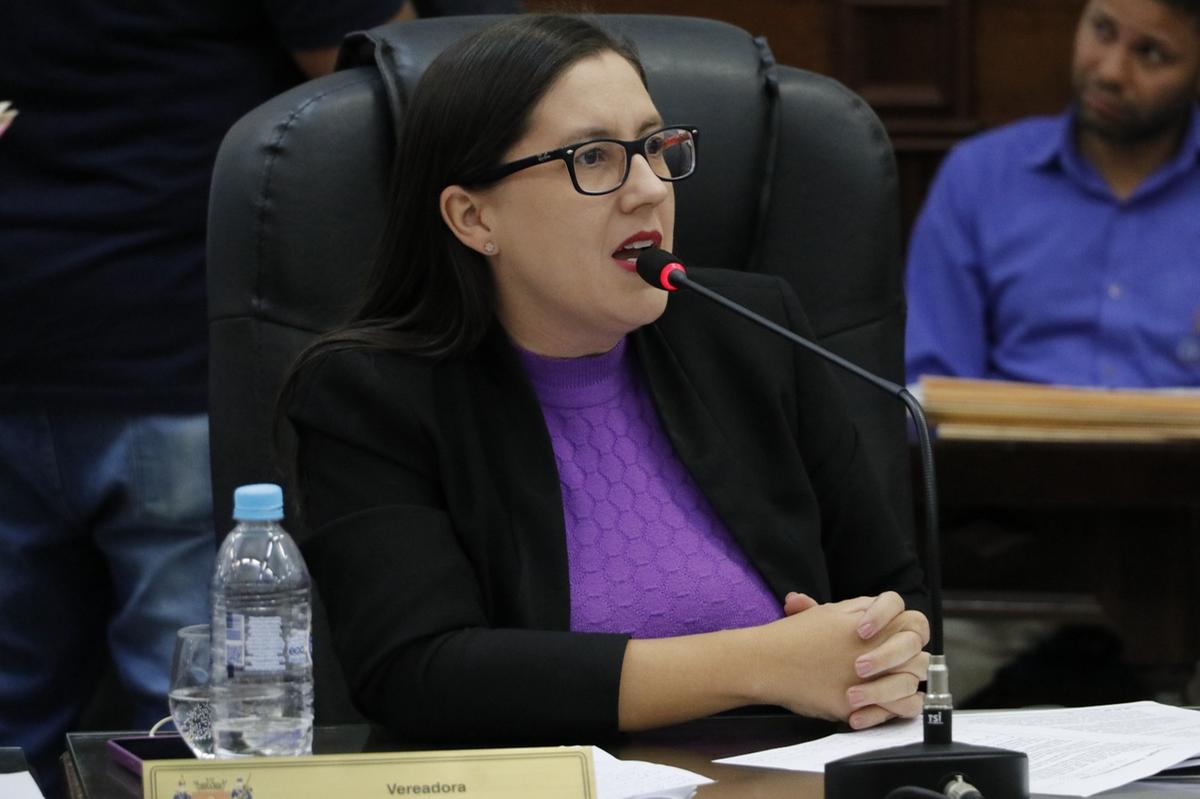 Vereadora Rochelle Gutierrez, autora da iniciativa, conseguiu que o parecer de inconstitucionalidade fosse derrubado e o projeto, aprovado (Foto//Rodrigo Garcia/CMU)