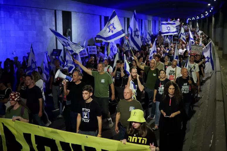 O protesto desta segunda-feira em Jerusalém foi liderado por muitos dos mesmos ativistas que comandaram os protestos contra Netanyahu e as suas tentativas de reformar o poder judicial em 2023 (Foto/Divulgação)