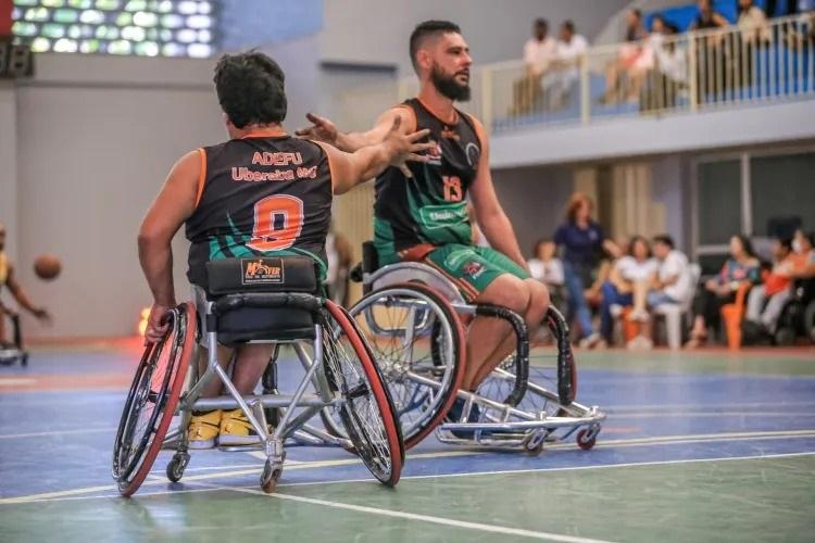Entre as modalidades em que serão oferecidos cursos de paradesporto está o basquete em cadeiras de rodas (Foto/Reprodução)