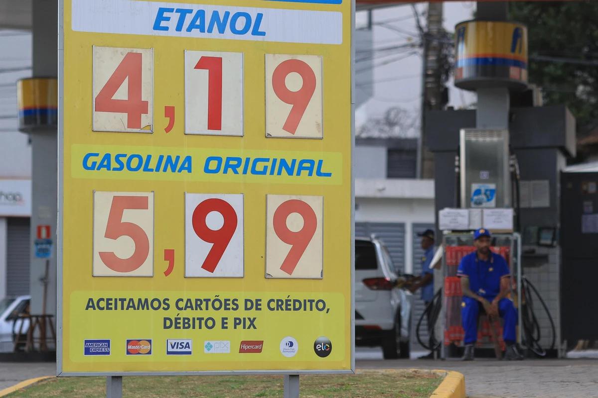 Postos na avenida Tereza Cristina, na região Oeste da BH, vendem etanol a R$ 4,19 (Foto/Flávio Tavares/O Tempo)