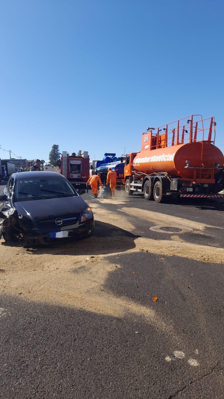 A extensão da mancha de óleo na via foi de aproximadamente 10 metros (Foto/Divulgação)