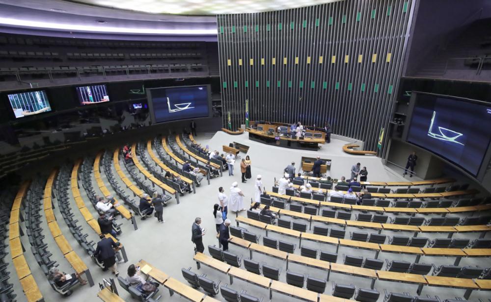 Plenário da Câmara: medida pode custar o mandato de sete deputados eleitos em 2022 (Foto/Zeca Ribeiro/Câmara dos Deputados)