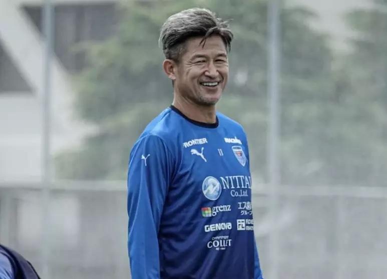A longeva carreira de Kazu Miura começou no Brasil na década de 1980. ((Foto/Reprodução/Yokohama FC via Instagram/Estadão))