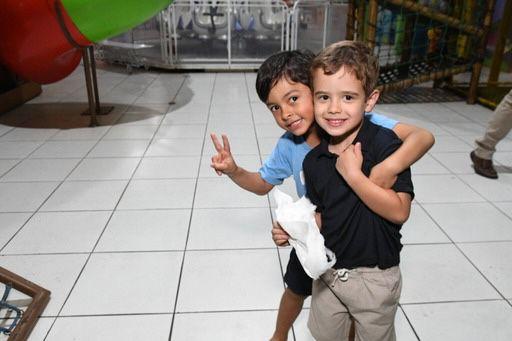 O aniversariante e seu amigão, Pedro Bóscolo (Foto/Geisele Silva)