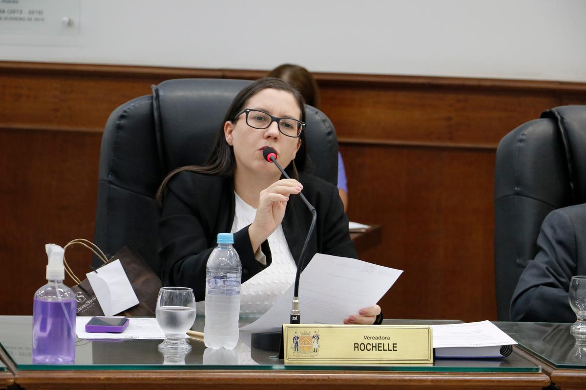 Vereadora Rochelle Gutierrez manifestou preocupação com a ida da Casa do Educador para a Casa dos Conselhos e com a unificação da parte administrativa com o Conselho de Educação (Foto/Jully Borges)