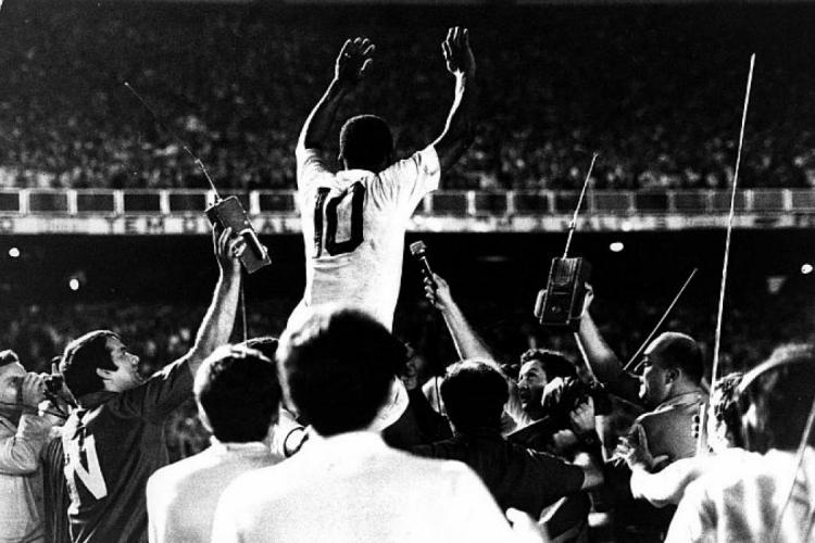 Todo dia 19 de novembro comemoraremos o “Dia do Rei Pelé”, mesmo dia que ele anotou seu milésimo gol diante do Vasco (Foto/Juventude)