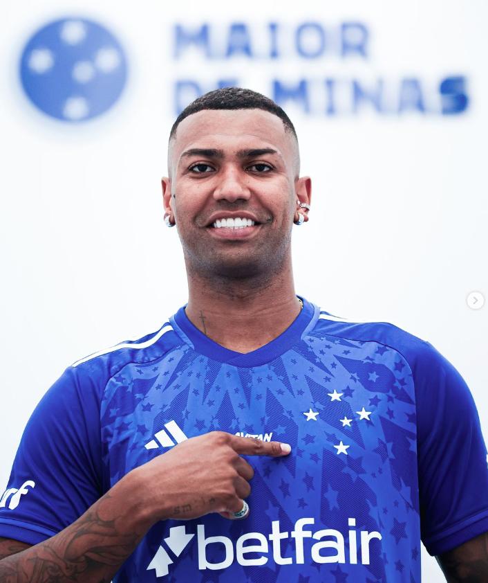 O Cruzeiro anunciou, nesta terça-feira, a contratação do volante Walace, de 29 anos, que estava na Udinese (Foto/Gustavo Martins)