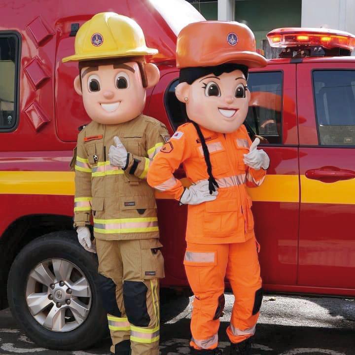 Atenção criançada! Neste sábado, 6, o Corpo de Bombeiros fara uma apresentação no Shopping Uberaba. Com a presença dos mascotes do Corpo de Bombeiros Foguinho e Faísca, das cadelas dos bombeiros Cheise e Agnes a diversão está garantida, vale a pena passar por lá e conferir (Foto/Divulgação)