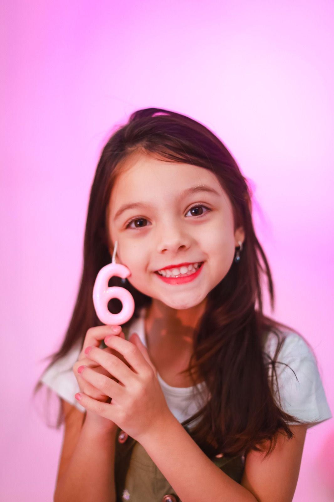 Lívia Marques Ramos completou 6 aninhos nesta semana e posou para a lente da fotografa Stella Barbosa (Foto/Stella Barbosa)