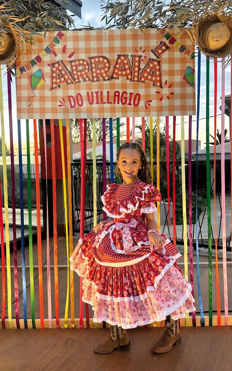 Filha de peixe, peixinho é. Donata Carrara era a mais animada do Arraia do Villaggio Dei Fiori no ultimi fim de semana (Foto/Arquivo Pessoal)