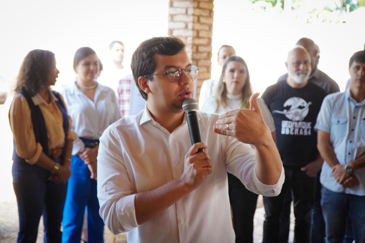 Na semana que passou, ainda como secretário, Celso Neto, que retornará à Câmara Municipal, participou de inaugurações ao lado da prefeita Elisa (Foto/Divulgação)