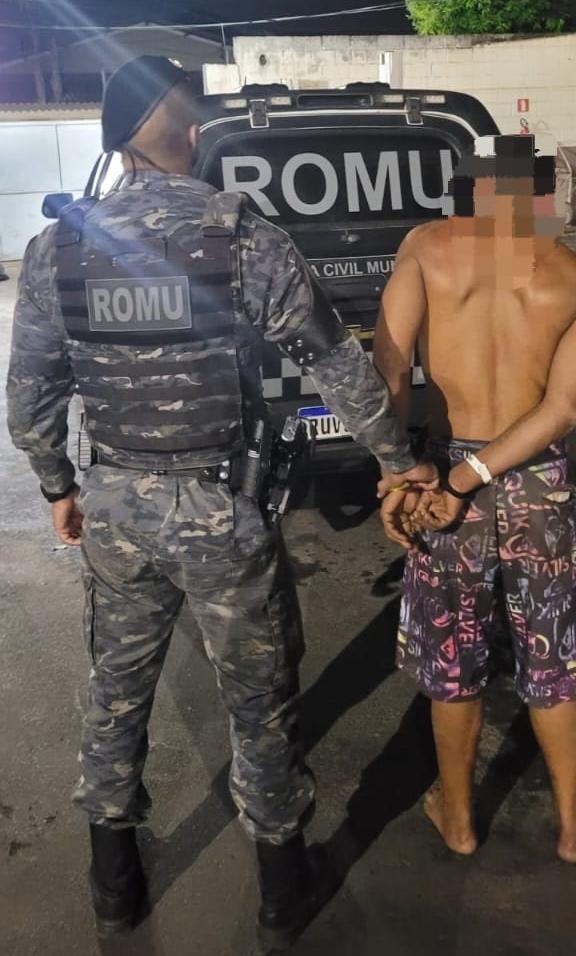 O homem foi abordado por estar em atitude suspeita e acabou preso por força de mandado de prisão (Foto/Divulgação)