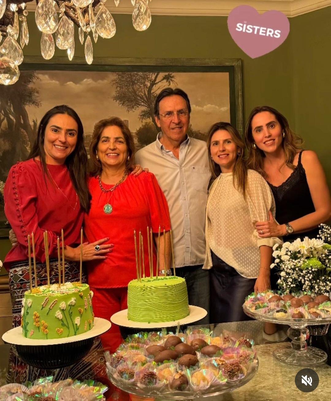 Licinha aniversariou em família, ao lado do marido Cacildo e das filhas Maria Eduarda, Roberta e Renata, sempre em grande estilo (Foto/Arquivo Pessoal)