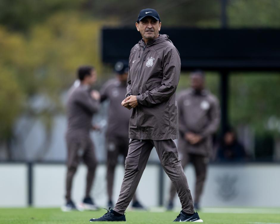 Com elenco reduzido e sem dinheiro em caixa, Ramón Díaz tem uma difícil missão pela frente (Foto/Rodrigo Coca/Agência Corinthians)