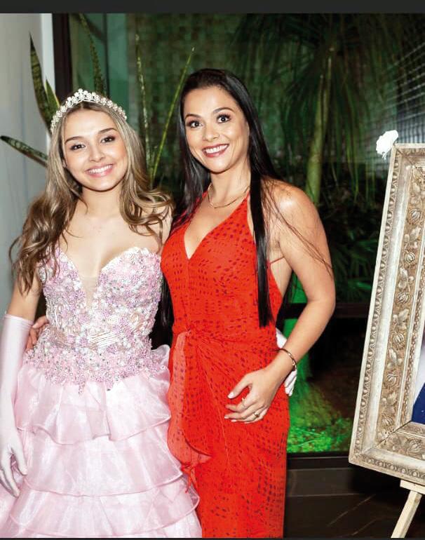 Mariana Nery Goulart e a sobrinha Laura Assumpçao comemoram seu níver neste mês de julho com muita alegria e amor. 15 e 20 de julho (Foto/Arquivo pessoal)