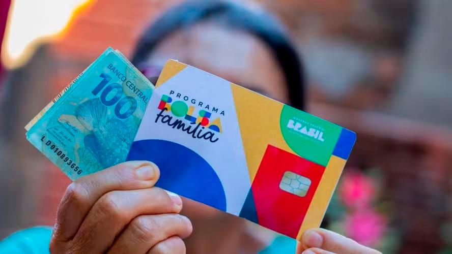 Valor mínimo do Bolsa Família corresponde a R$600. Além do benefício mínimo, há o pagamento de três adicionais (Foto/Reprodução)