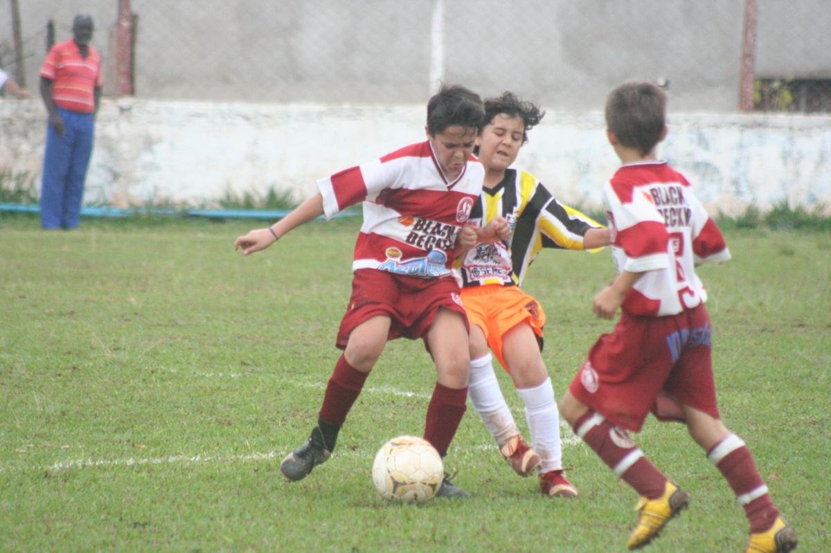 Meninos entram com fome de bola (Foto/Divulgação)