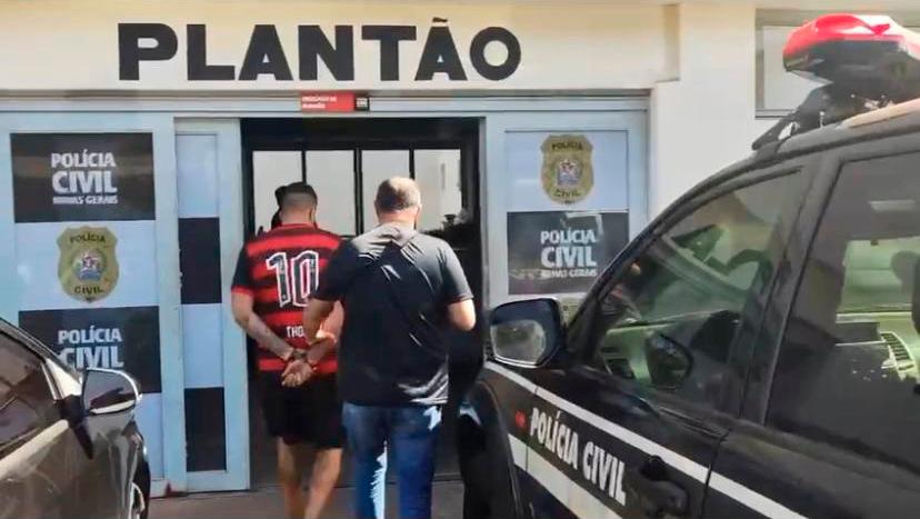 Homem foi levado para a Delegacia de Plantão, onde foi cumprido o mandado de prisão, e em seguida conduzido para a penitenciária de Uberaba (Foto/Divulgação)