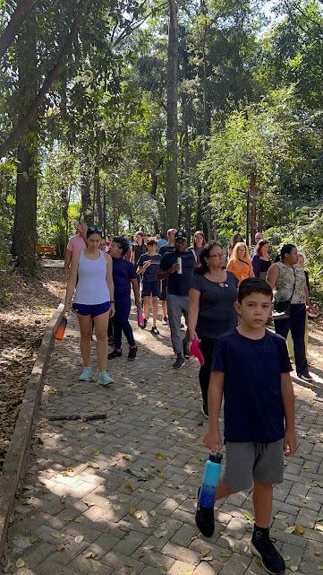 Entre as atividades, estavam meditação e caminhada (Foto/Divulgação)