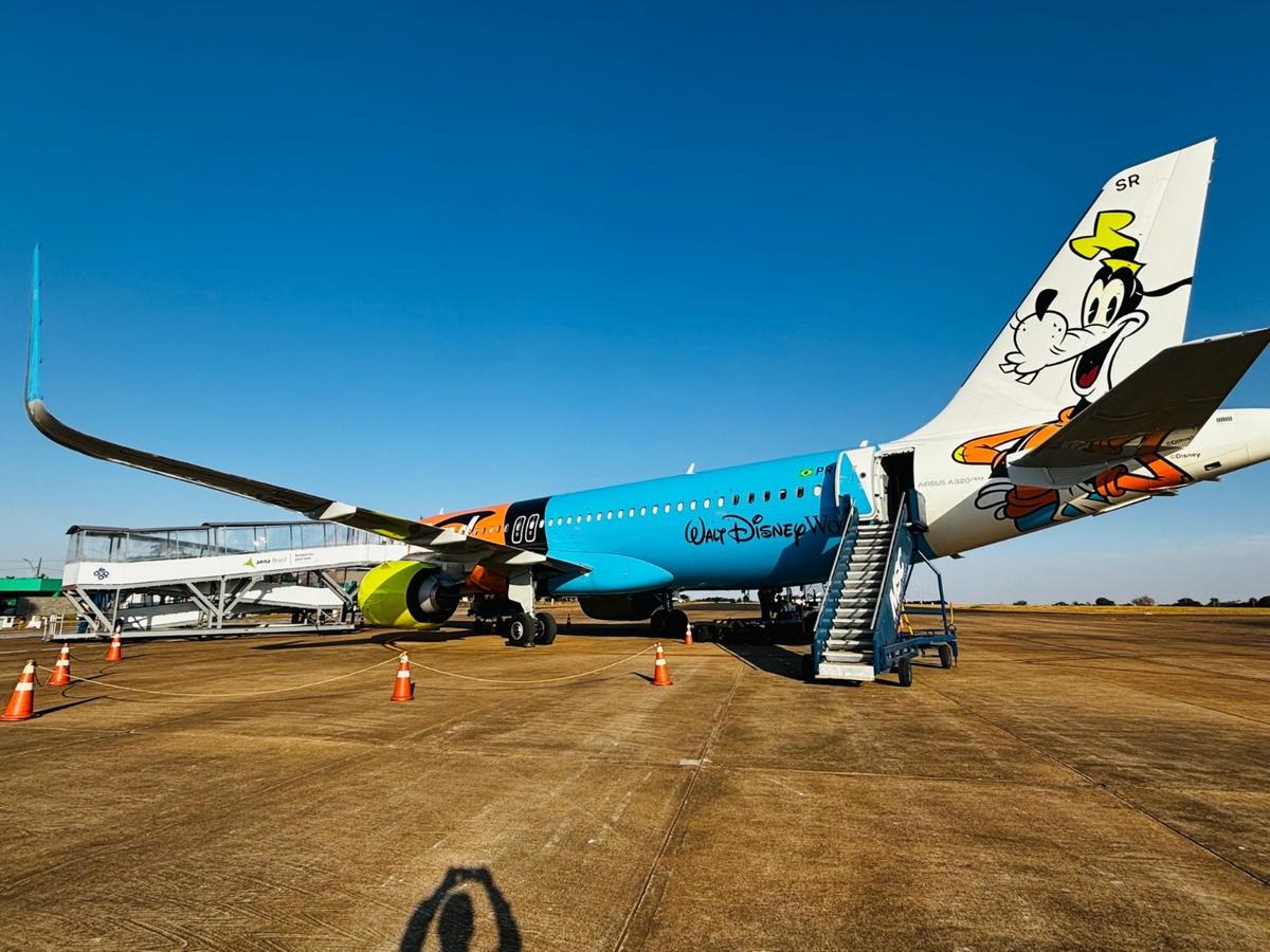 Com a gestão da Aena Brasil, o aeroporto passou a contar com a avirampa, que facilita o acesso de passageiros às aeronaves (Foto/Divulgação)