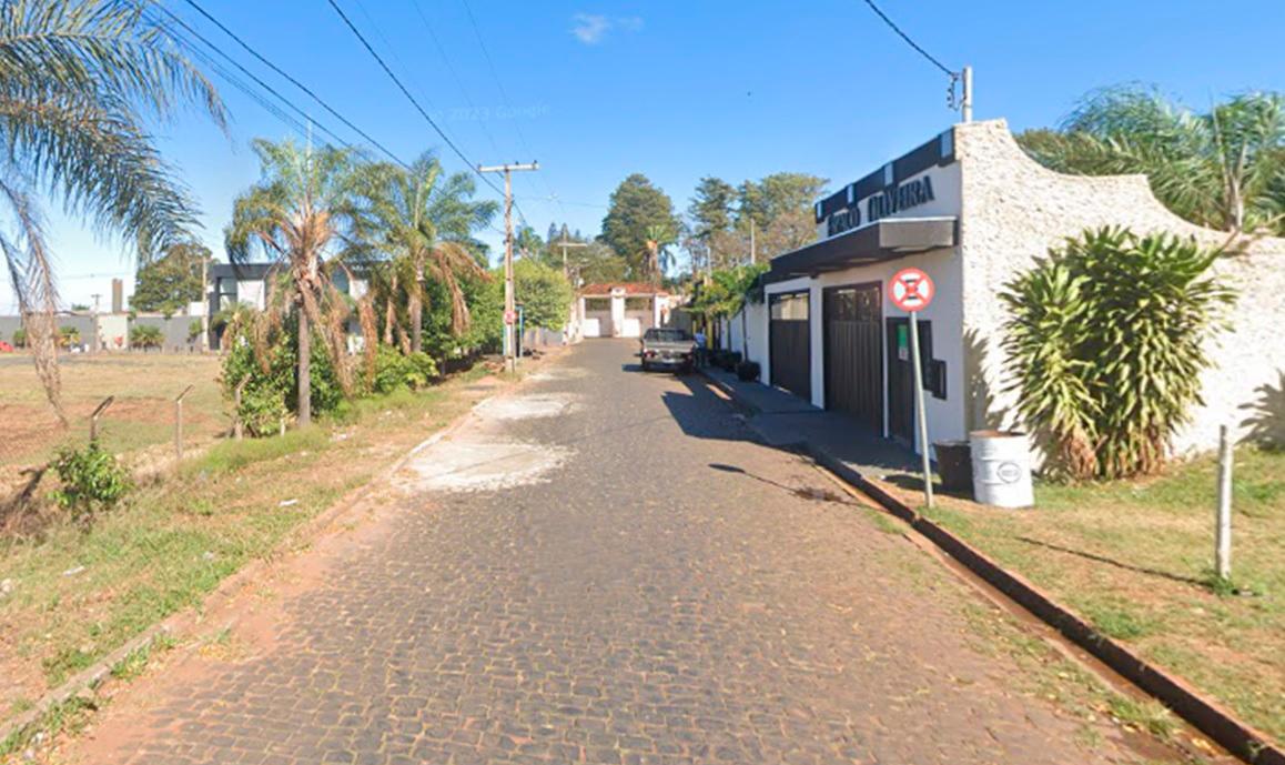 Rua 6, região da Casa do Folclore, onde a jovem de 18 anos foi atingida por um tiro de arma de fogo (Foto/Reprodução)