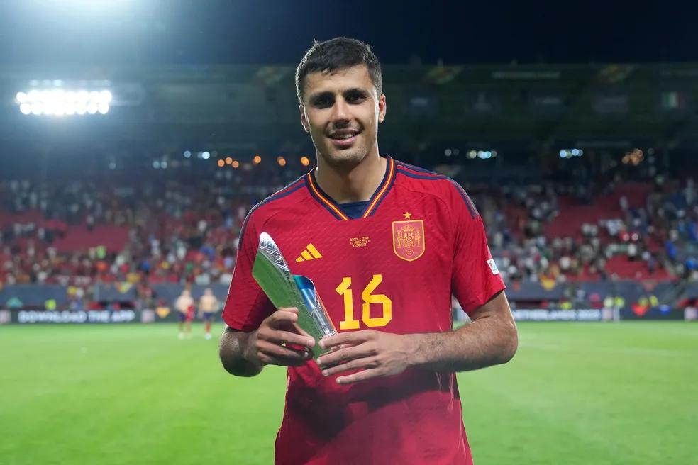 O treinador embasou o seu discurso por Rodri pelo que o jogador desempenhou na Eurocopa defendendo a Seleção Espanhola (Foto/Aitor Alcalde/UEFA/Getty Images)