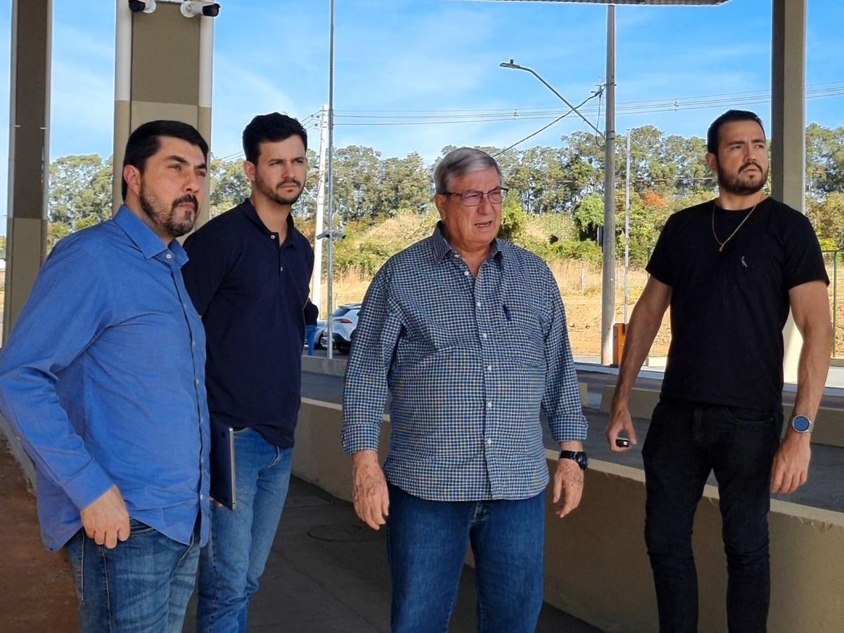 Representante do Conselho Nacional das Zonas de Processamento de Exportação (CZPE), Felipe Rodrigues Dias Vogas, à esquerda, realizou vistoria na estrutura da ZPE (Foto/Divulgação)