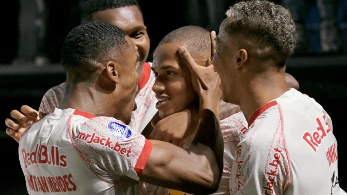 No sufoco, o Bragantino garantiu sua classificação para as oitavas da Sul-americana (Foto/Nelson Almeida AFP/Getty Images)