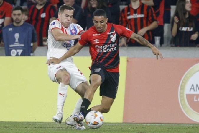 Athletico vence e avança na Sul-Americana (Foto/Albari Rosa/AFP via Getty Images)