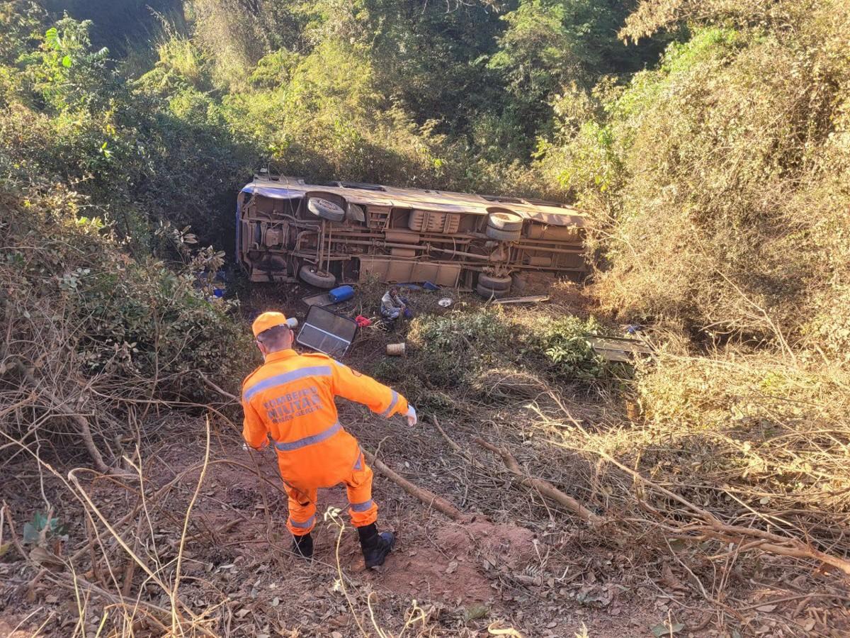 Acidente foi registrado na curva de uma estrada de terra próximo ao Km 715 (Foto/Corpo de Bombeiros/Divulgação)