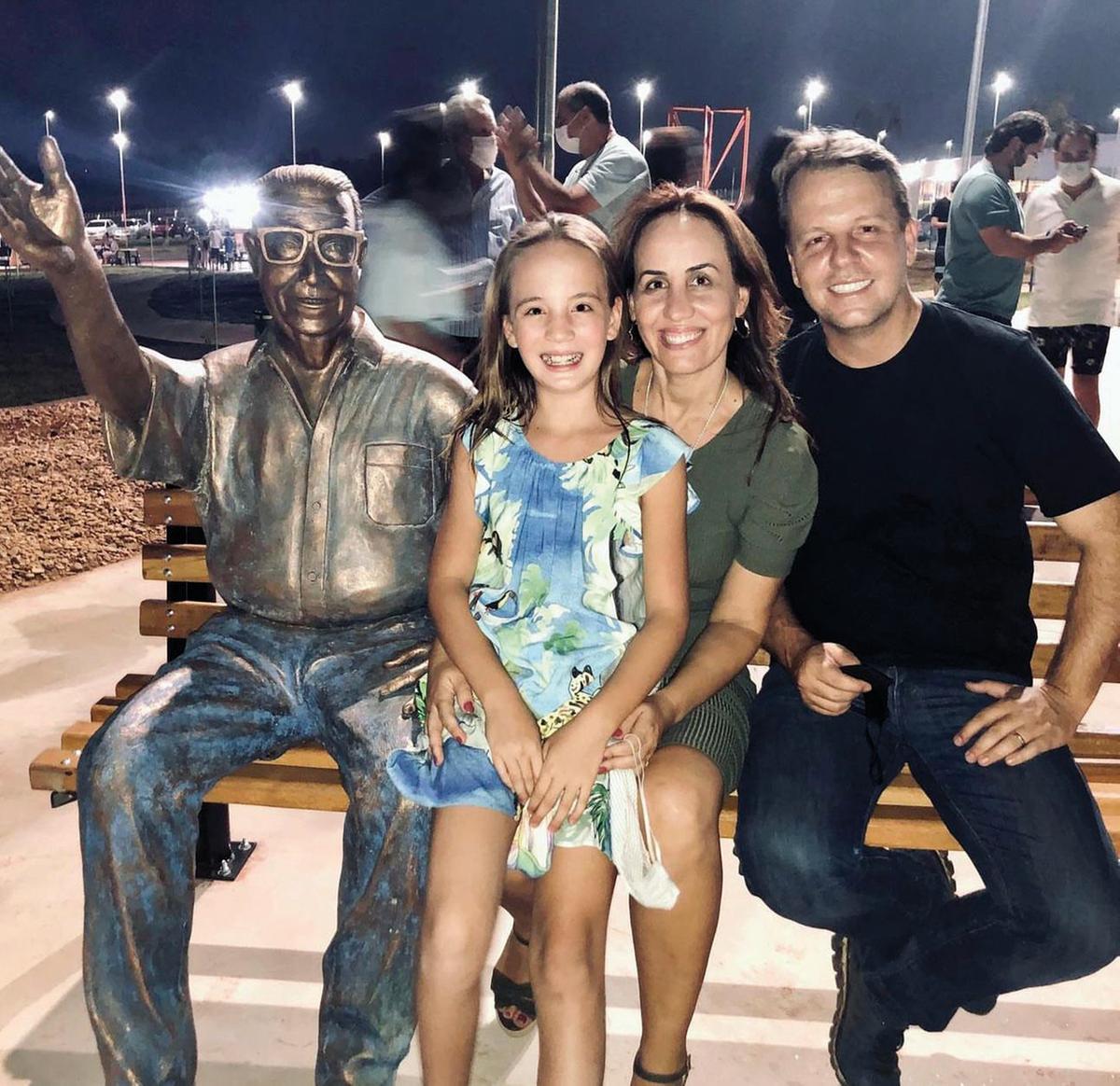 Nanda guarita também foi a aniversariante de ontem e, ao lado do marido e da família, festejou com muita alegria mais um ano de vida! (Foto/Arquivo pessoal)