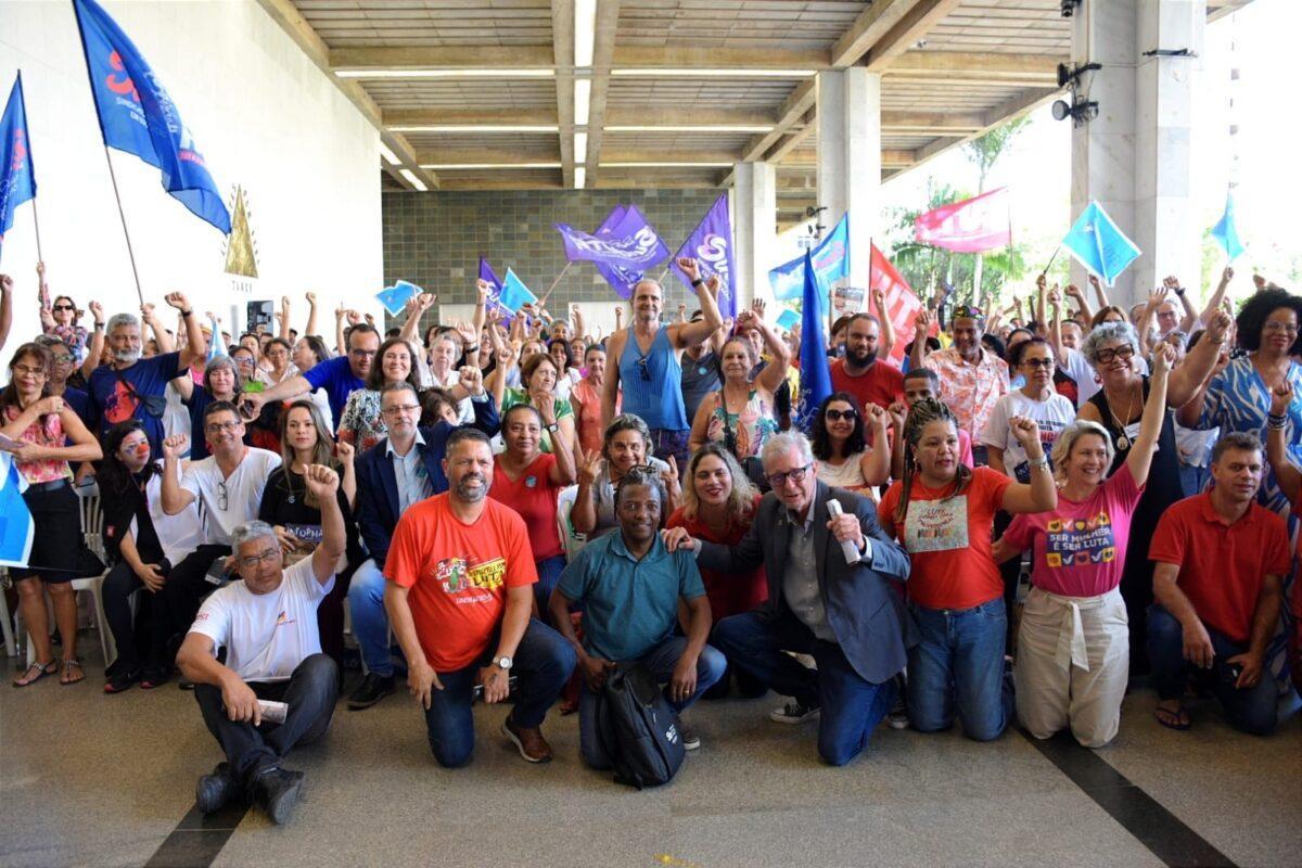 Sindicato mantém categoria mobilizada contra os projetos de lei, que muda regras de contribuição do Ipsemg e que cria a vigilância armada nas escolas (Foto/Arquivo)