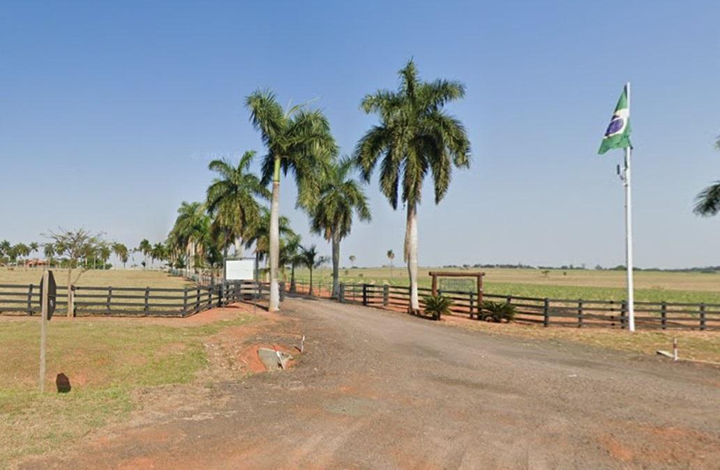 Fazenda no município de Conquista foi alvo de grupo armado para o roubo de implementos e insumos (Foto/reprodução)