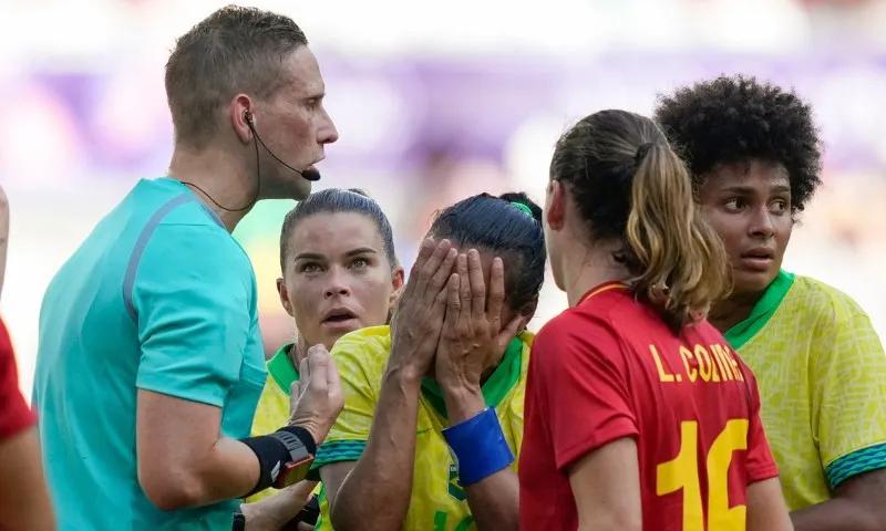 A expulsão de Marta se deu após voadora em Olga Carmona no estádio de Bordeaux (Foto/Moisés Castilio/Associated Press/Estadão)