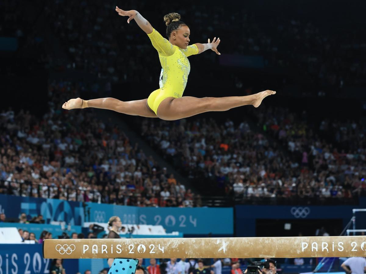 Rebeca Andrade na final por equipes nas Olimpíadas de Paris 2024 (Foto/Reprodução)