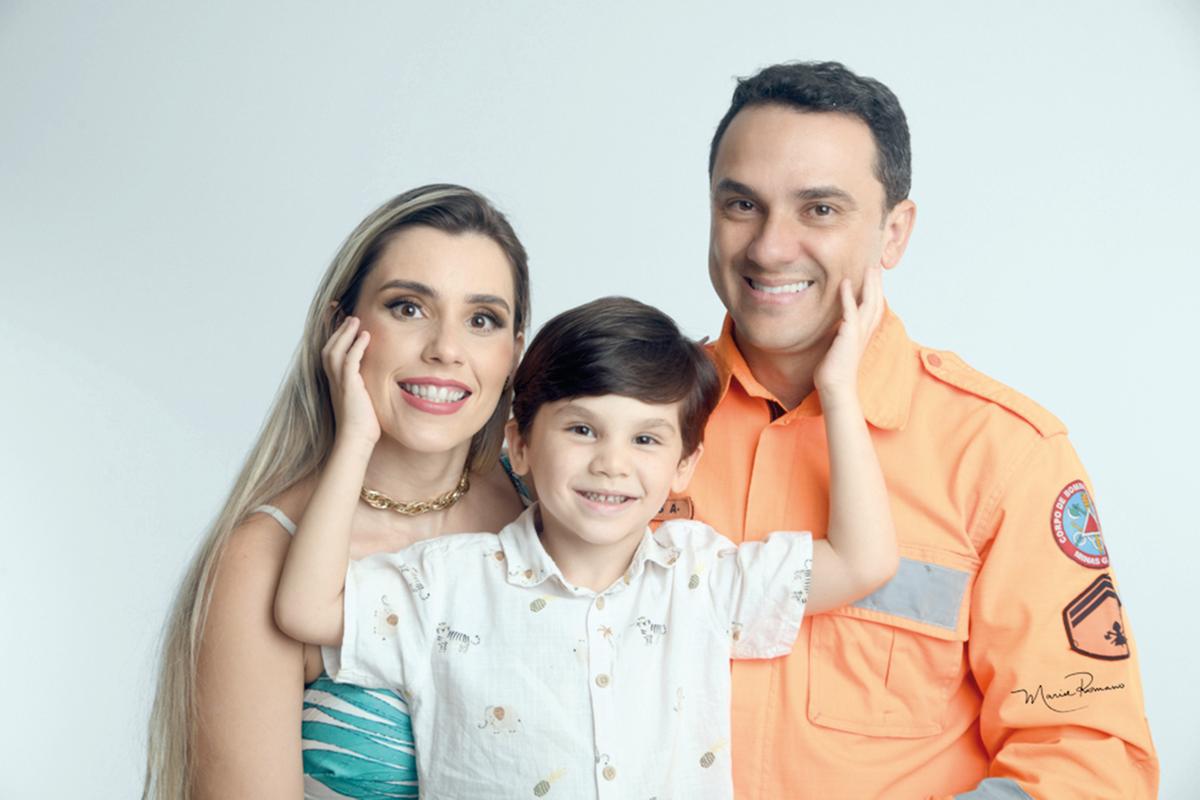 Marcela Ramos Ciabotti soprou velinhas e comemorou a vida ao lado do maridão, Alaídes, e do fofo Arthur (Foto/Marise Romano)