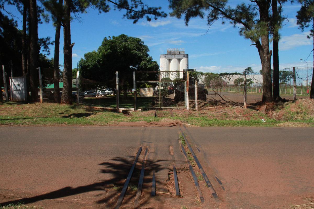 O ramal ferroviário passa por várias empresas e segue até a Estação Aduaneira no Distrito Industria 2 (Foto/Arquivo)