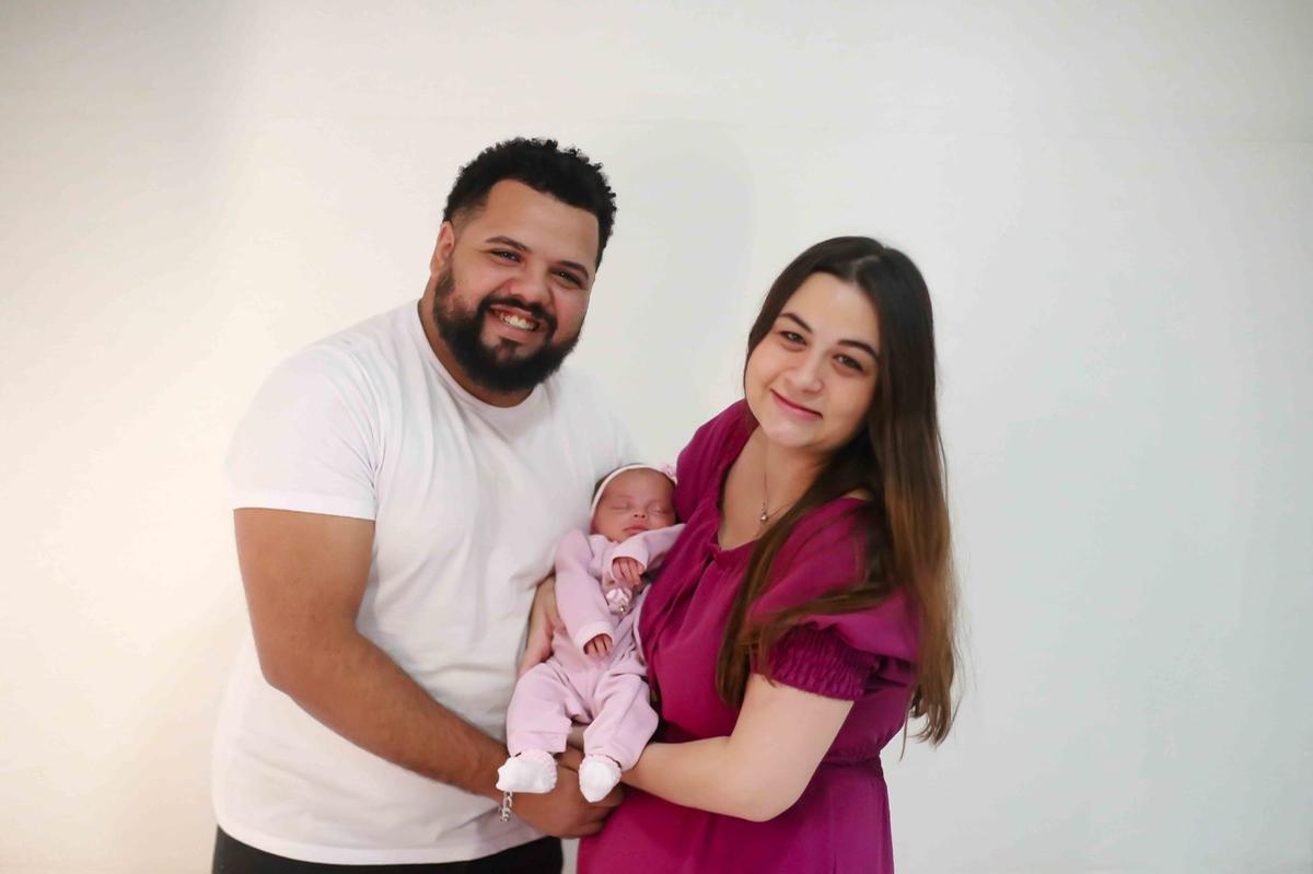 Maya tambem acaba de chegar ao mundo e é o pacotinho de amor dos pais, Saulo e Larissa Melo (Foto/Divulgação)