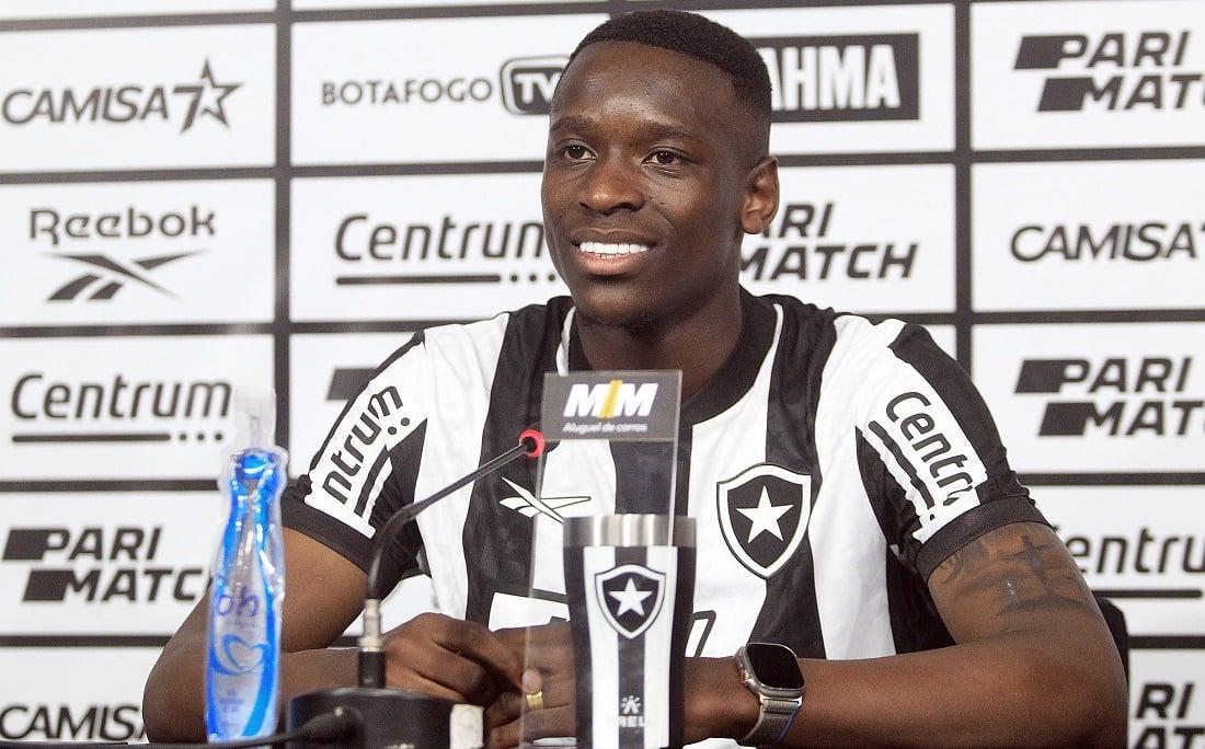 Com show e brilho de Luiz Henrique, Botafogo goleou Atlético (GO) e assumiu a liderança do Brasileirão (Foto/Vitor Silva/Botafogo)