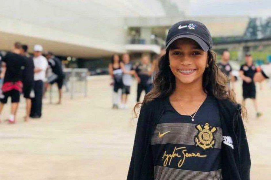 Rayssa Leal torce para o Corinthians (Foto/Meu Timão)