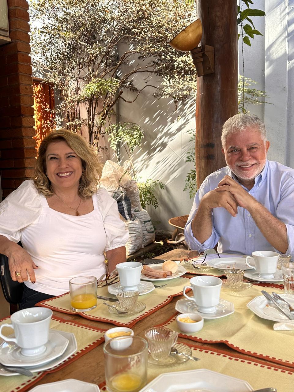 Ana Clara Hercos foi anunciada vice de Anderson durante reunião, quarta-feira (7) pela manhã, com a participação das lideranças de todos os partidos que dão sustentação à candidatura (Foto/Matheus Faccioli/FórmulaEleitoral)