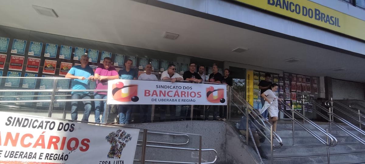 Manifestação ocorreu no Banco do Brasil da Av. Leopoldino de Oliveira (Foto/Divulgação)