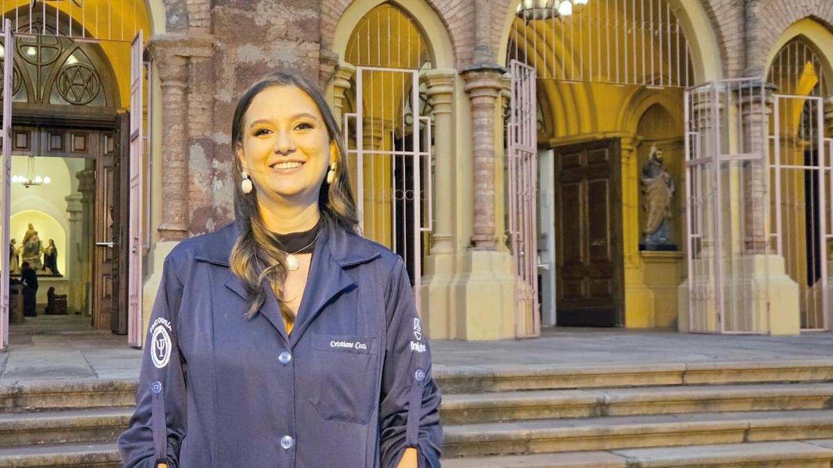 A amiga Cristiane Costa acaba de se formar em psicologia pela Uniube. Parabéns pela importante conquista! (Foto/Arquivo pessoal)