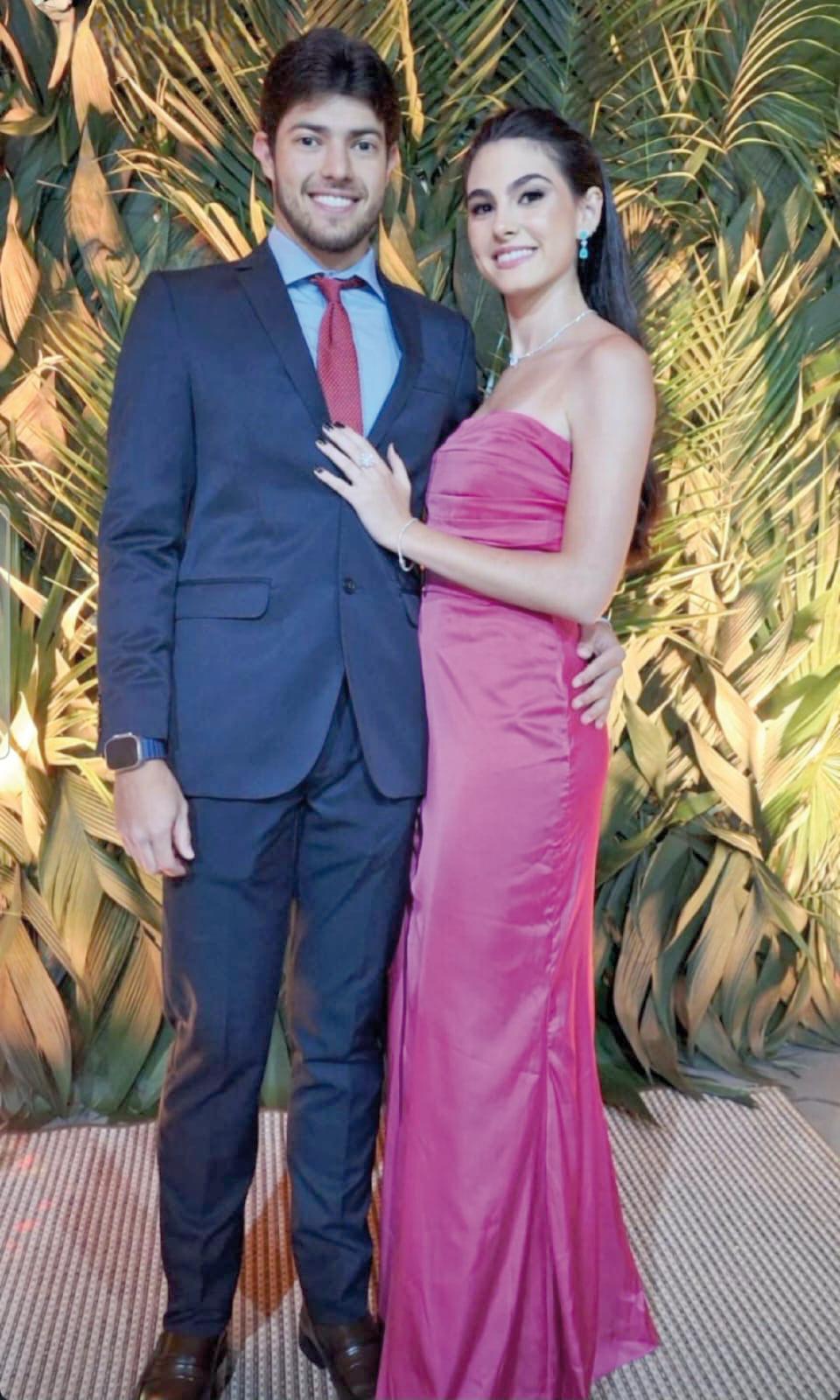 Lindíssimos João Vítor Cadelca e Mariana Abdanur clicados no último sábado, no baile de formatura dele em Zootecnia e Agronomia (Foto/Arquivo pessoal)