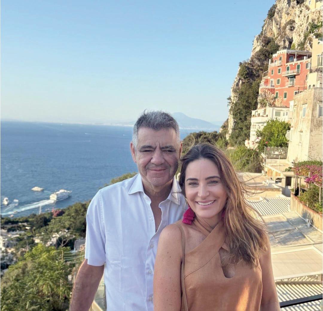 Já Marilia e Luiz Eduardo Teixeira escolheram Capri para a temporada de verão europeu junto a casais amigos (Foto/Arquivo pessoal)