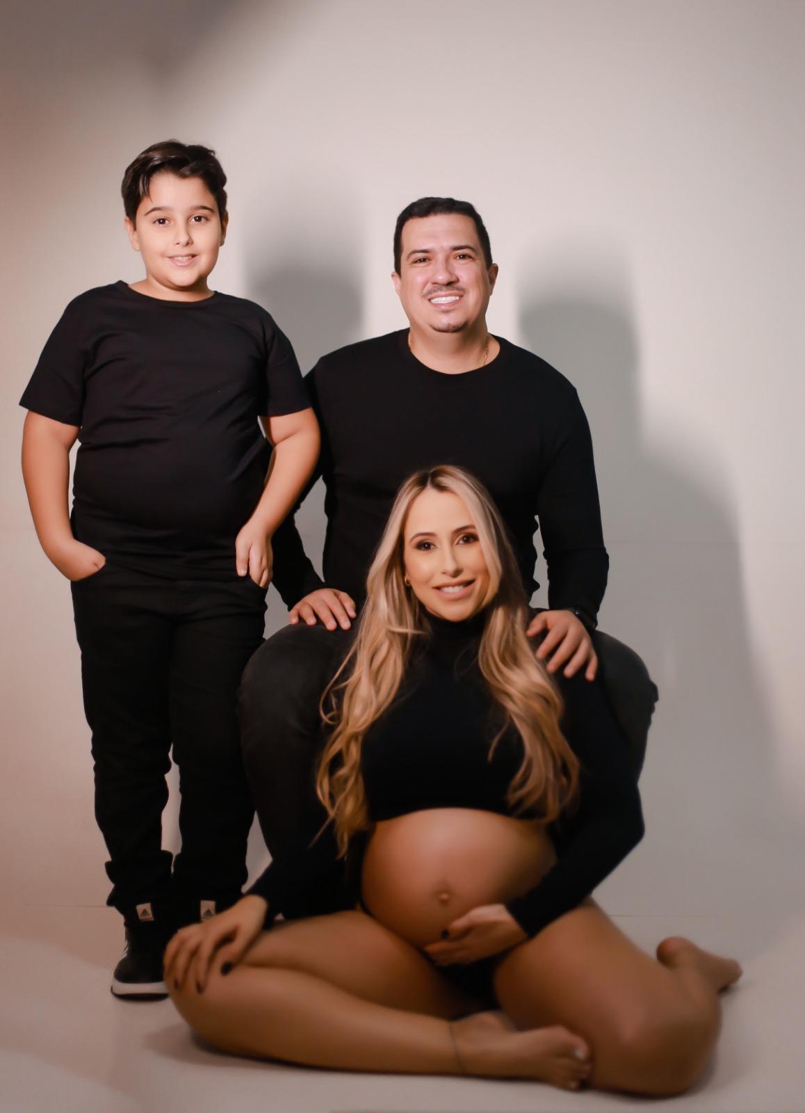 Cynthia Fernanda e Rene Jonas com o filho Pietro, ansiosos pela chegada de Lorenzo - FOTO STELLA BARBOSA (Foto/Stella barbosa)