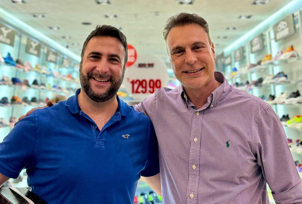 Daniel Filipini com o superintendente do Shopping Uberaba, Fabiano Guerra (Foto/Divulgação)